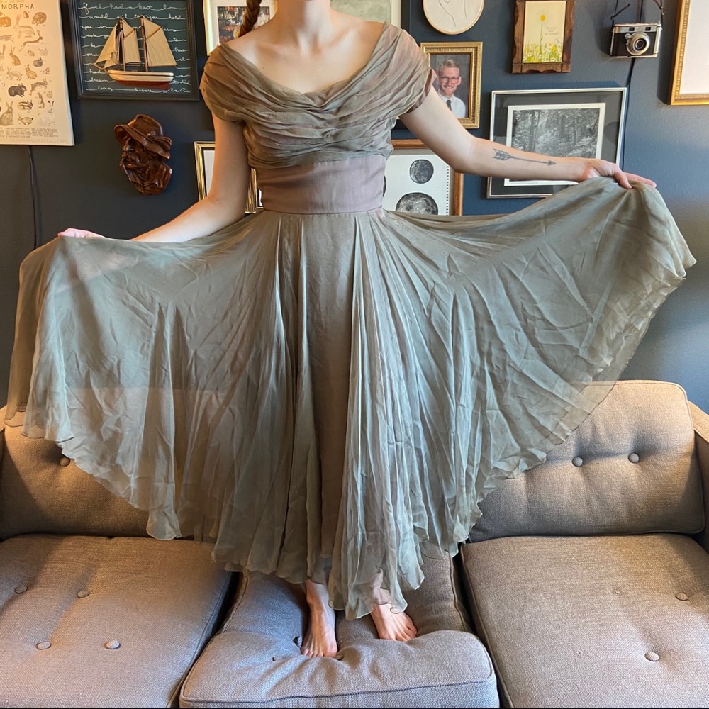 Vintage 1950’s Scoop Neck Swing Dress